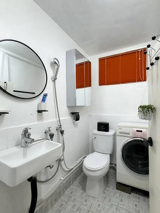 Hugstay, Shindaebang Seoul