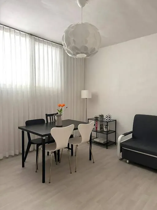 Hugstay, Shindaebang Seoul